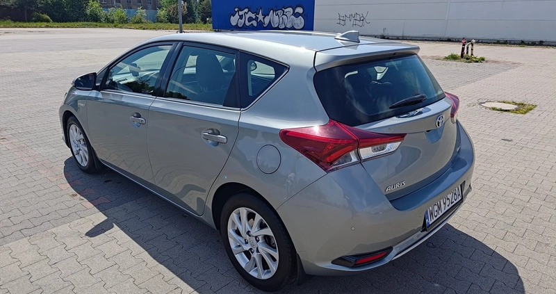 Toyota Auris cena 64990 przebieg: 97200, rok produkcji 2018 z Świnoujście małe 67